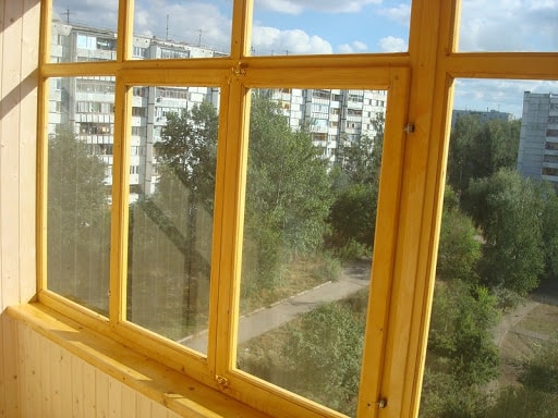 Остекление балкона в жилом многоквартирном доме